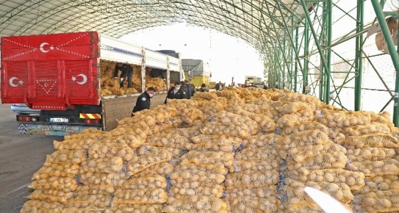 Mudanya Belediyesi'nden ihtiyaç sahiplerine 80 ton patates