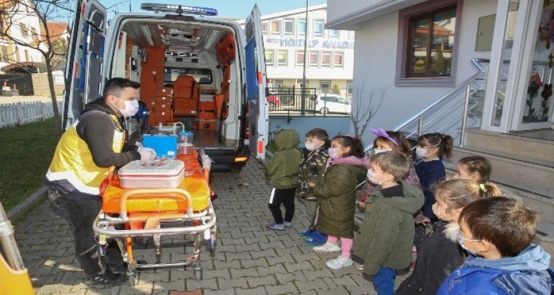 Bursalı miniklere ambulans hizmetleri tanıtıldı