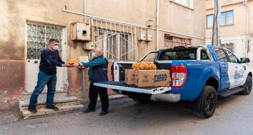 Bursa Büyükşehir'den hem çiftçiyi hem vatandaşı mutlu eden yardım