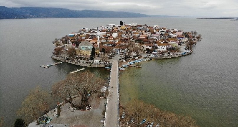 Bursa'da sular yükseldi, tarihi köy yine ada oldu