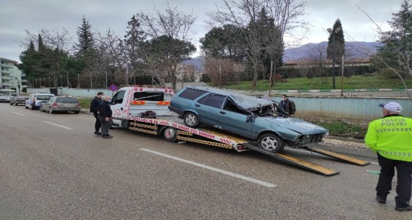 Bursa'da takla atan araçtan sağ çıktı