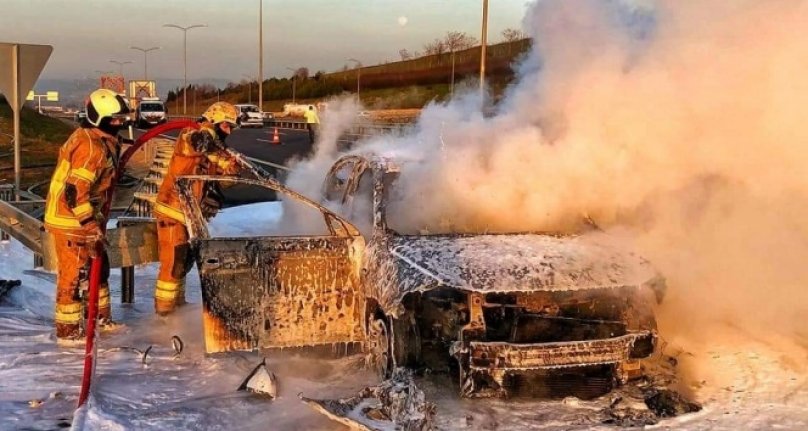 Bursa'da seyir halindeki otomobil alev topuna döndü