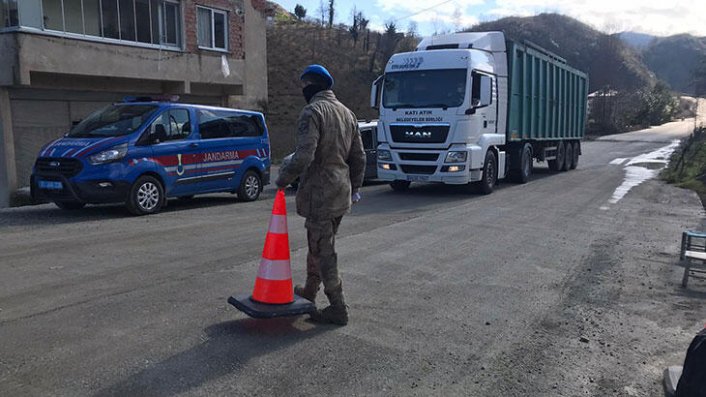 Cenazede 22 kişiye virüs bulaştırdı! Mahalleye giriş çıkışlar kapatıldı