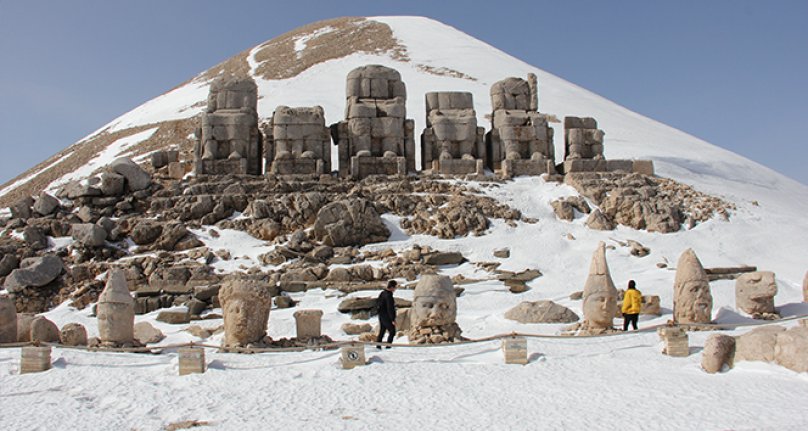 Esaretten kurtulan Nemrut Dağı ilk turistlerini ağırladı