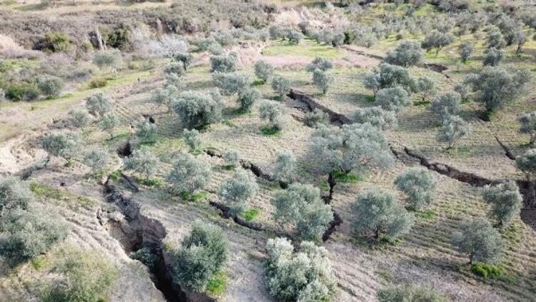 Hatay'da deprem sonrası dev yarıklar oluştu