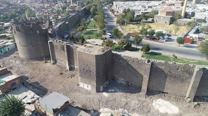 Vali Karaloğlu: Diyarbakır, yeniden küllerinden doğuyor