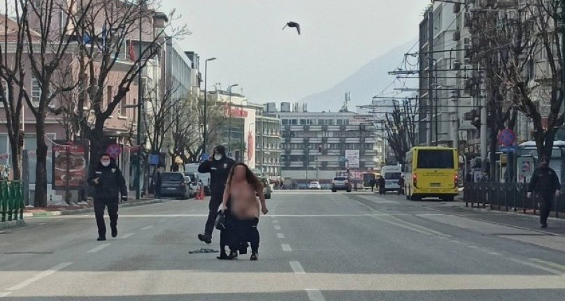 Bursa'da kısıtlama günü şok eden görüntü! Çıplak halde koştu...