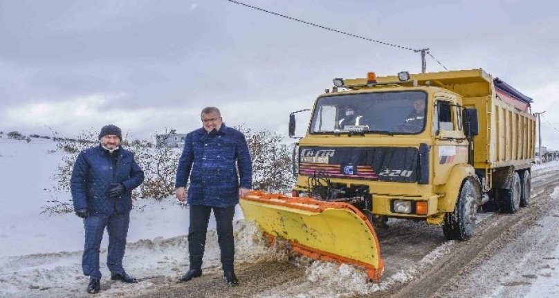 Karacabey Belediyesi'nden kar mesaisi