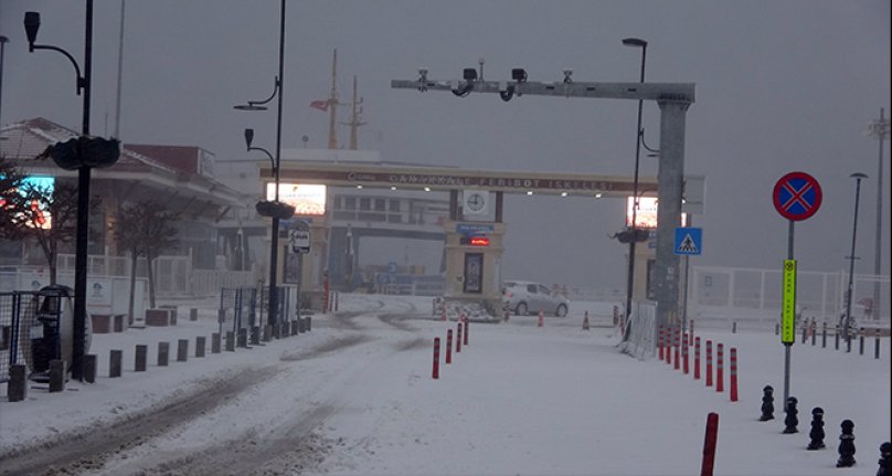 Çanakkale Boğazı 23 saat sonra gemi trafiğine açıldı