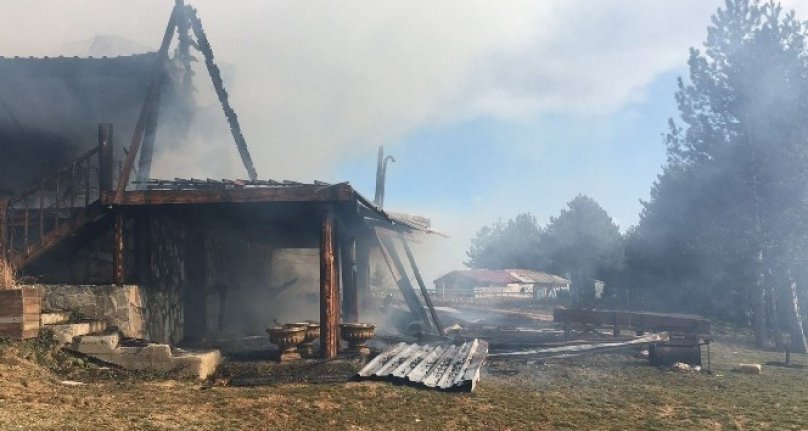 Bursa'da işyeri alevlere teslim oldu