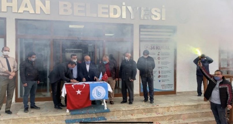 Bursa'da  personel zammı duydu, sevinçten havalara uçtu