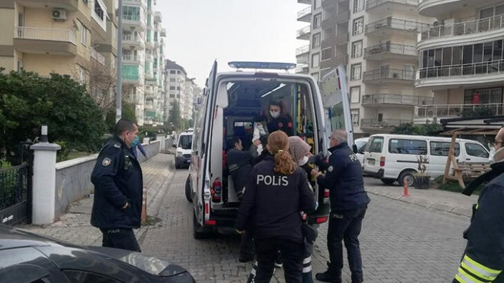 Balkondan atlamak isteyen genç kadın hastaneye kaldırıldı!