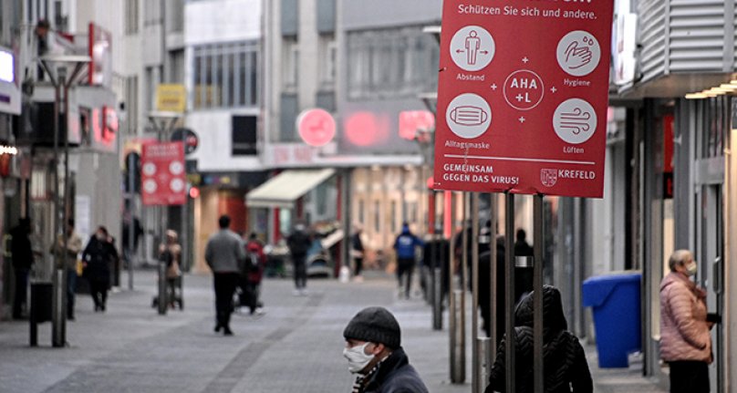 Almanya'da Covid-19 kısıtlamaları 31 Ocak'a kadar uzatıldı