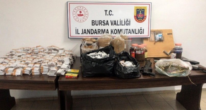 Bursa'da kaçak sigara operasyonu! 2 gözaltı