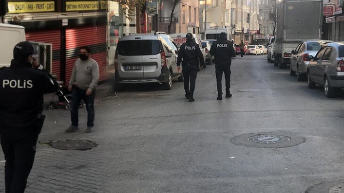 Kısıtlama günü ilginç olay! Polisleri görünce kaçmaya çalıştılar