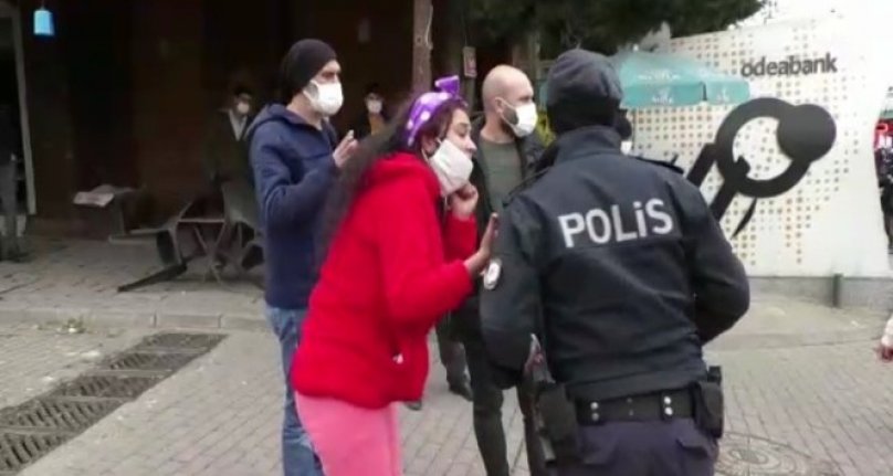 Bursa'da maskesiz kadın önce polise saldırdı ardından çığlık atarak kaçmaya başladı!