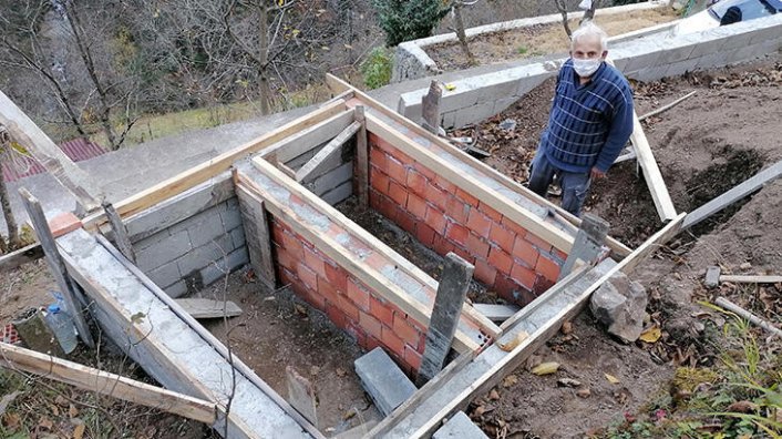 'Salgın var ölebilirim' dedi, kendi mezarını kazdı