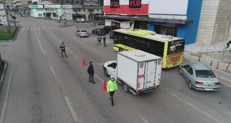 Bursa'da sokak kısıtlamasında cadde ve meydanlar boş kaldı