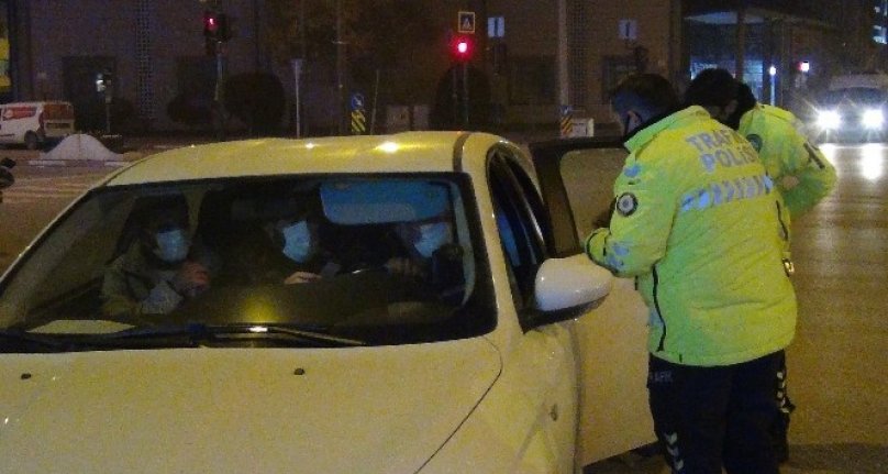 Bursa’da polis otomobilin içini görünce şok oldu