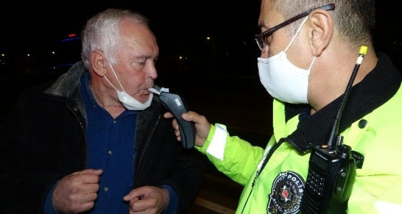 Bursa'da dur ihtarına uymadı! Polisin üzerine araç sürdü