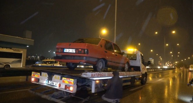 Bursa'da kısıtlamaya rağmen gezdiler, uyuşturucu maddeyle yakalandılar