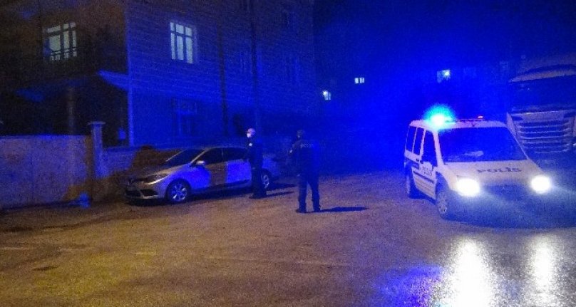 Bursa'da kısıtlamaya uymayan kardeşler terör estirdi: 3 polis yaralı