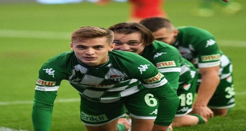 Bursaspor sahasında Adanaspor'u konuk ediyor