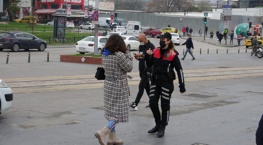 Bursa'da polisler sigara ve maske denetimini sıklaştırdı