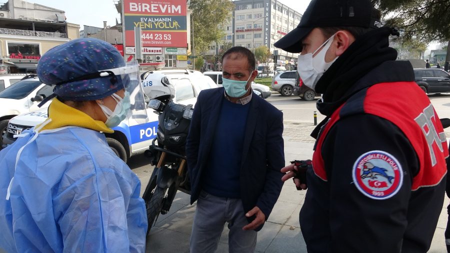 Bursa'da sigara içerken yakalandı! Karantinadan kaçtığı anlaşıldı