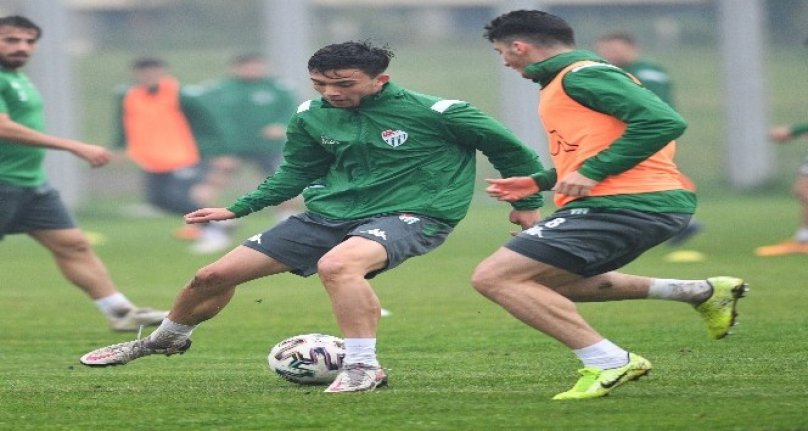 Bursaspor, Adanaspor maçı hazırlıklarını yağmur altında sürdürdü