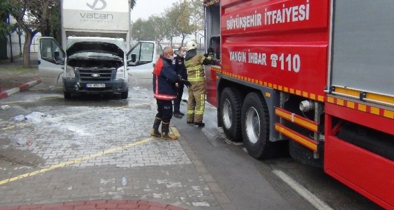 Bursa'da seyir halindeki kamyonet alevlere teslim oldu