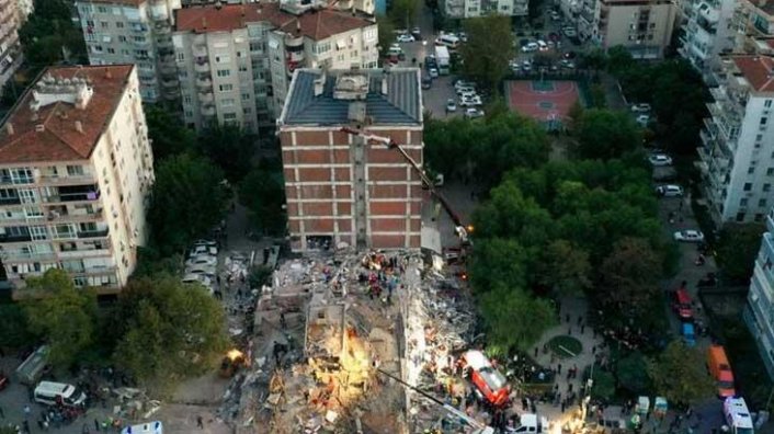 İzmir'de depremde hayatını kaybedenlerin sayısı 85'e yükseldi