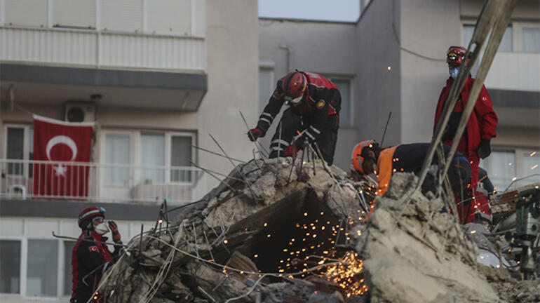 Depremden 23 saat sonra çifte mucize!