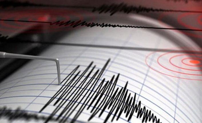 İzmir'de şiddetli artçı deprem