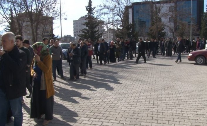 Depremzedelere 10 bin liralık 'Hane Başı Destek Ödemeleri' sürüyor