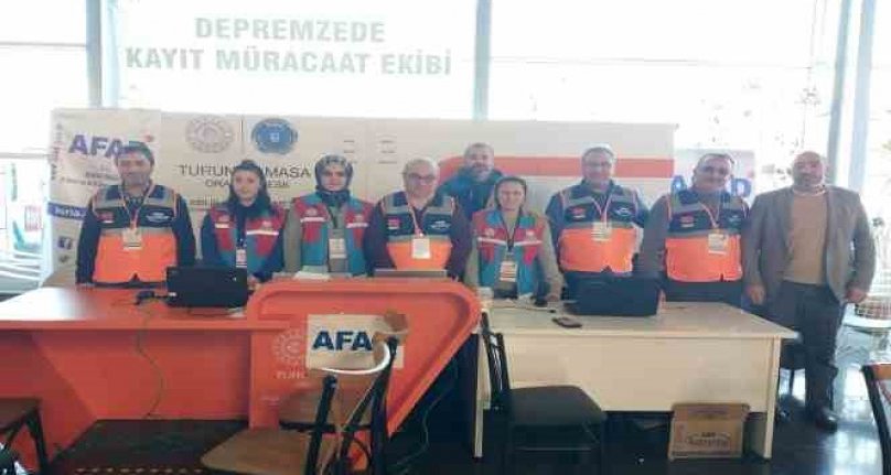 Depremden etkilenen vatandaşlara Bursa'da gönüllü öğretmenlerden destek