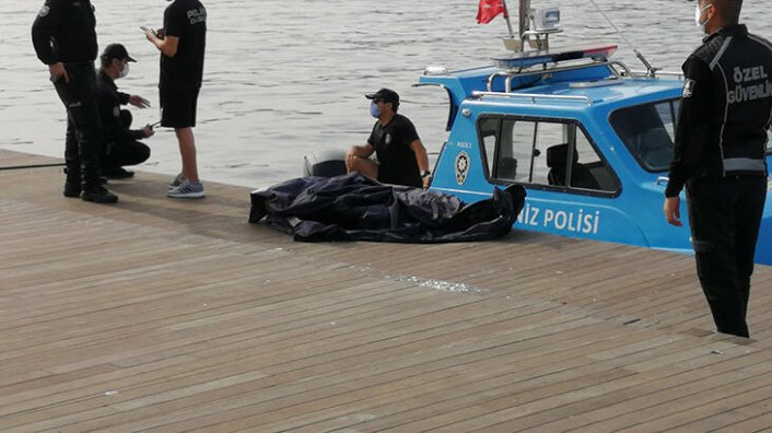 Eminönü'nde denizden ceset çıktı