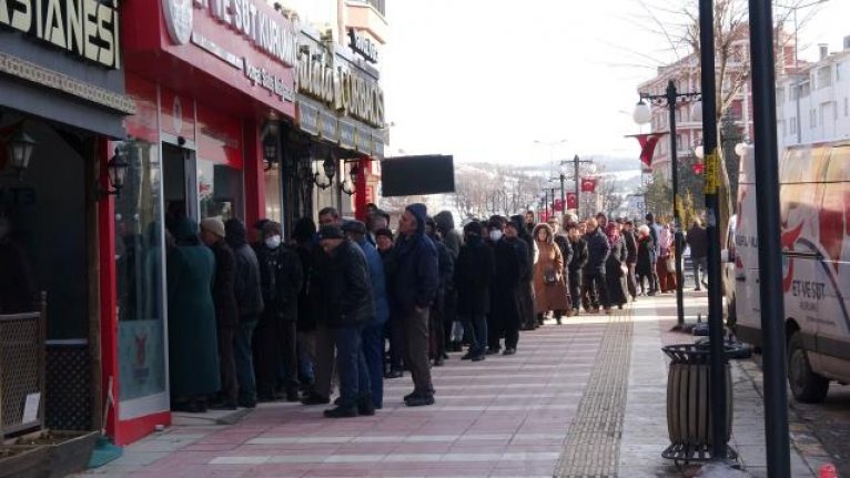 Et ve Süt Kurumu'na vatandaşlardan yoğun ilgi! Kuşbaşı 250 yerine 99 liradan satılıyor...