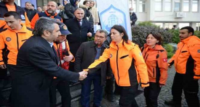 Başkan Yılmaz, depremden dönen ekibi karşıladı