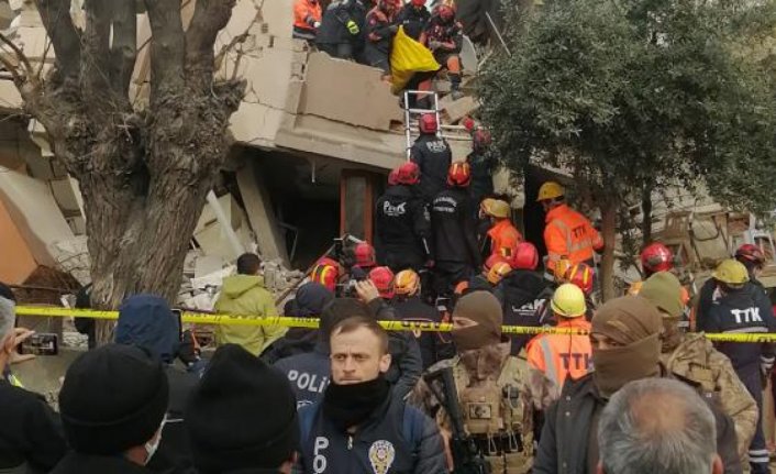 Eşya aldıkları hasarlı bina Hatay depreminde yıkıldı! Enkazdan 3 ceset çıkartıldı...