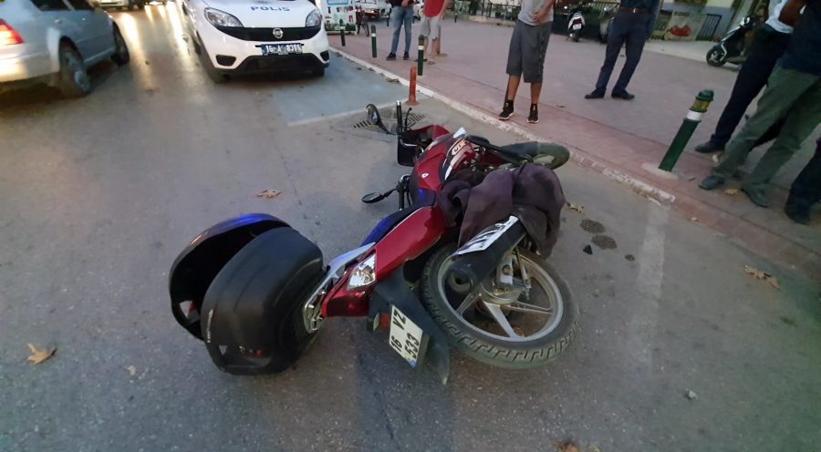 Bursa'da otomobille çarpışan motosikletin sürücüsü yaralandı