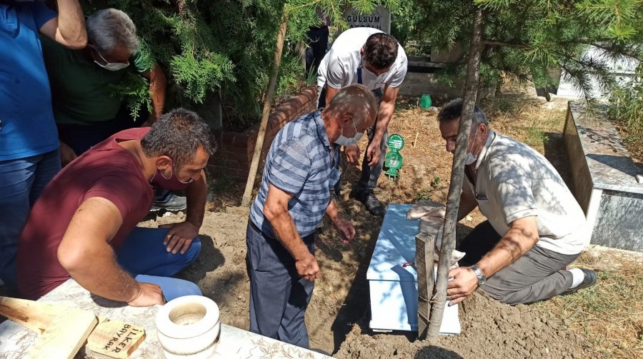 "Parmak çocuk" Bursa'da son yolculuğa uğurlandı