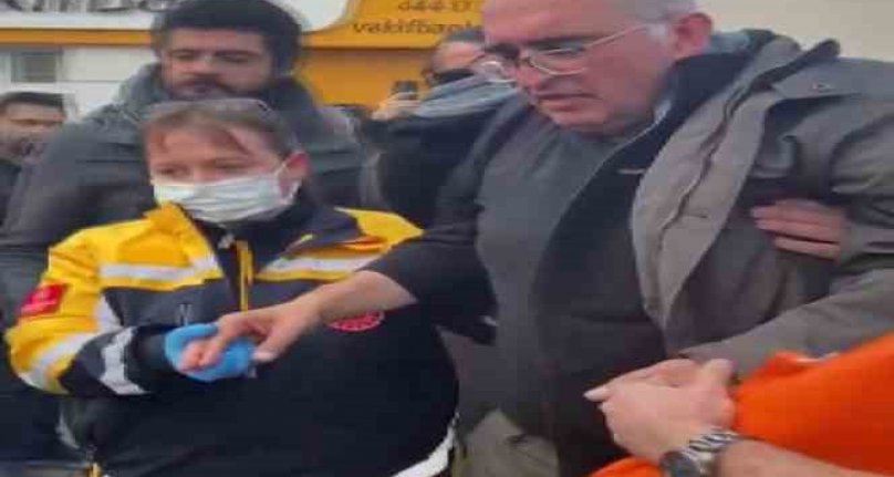 Açlık grevindeki Bursalı doktor belediye önünde fenalaştı