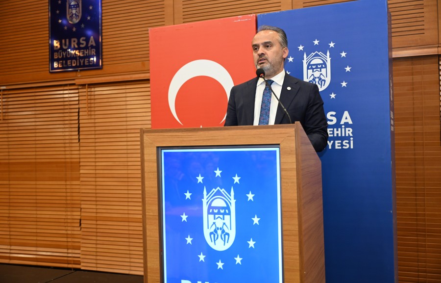 Bursa Büyükşehir Belediyesi'nin hizmet kadrosunun yeni neferleri yemin etti