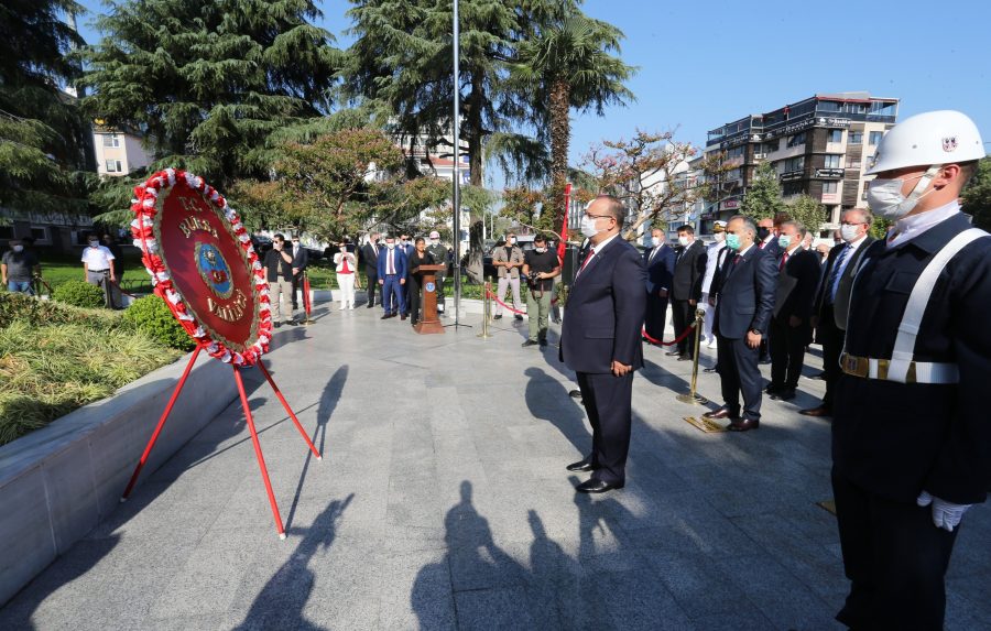 Bursa'da Zafer Bayramı'nın 98'inci yılı kutlandı