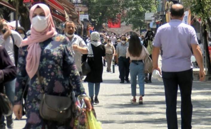 Bilim Kurulu Üyesi uyardı! 'Yeniden kısıtlamalar gelebilir'