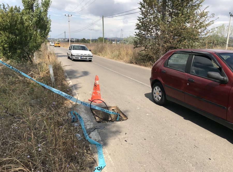 Bursa'da yoldaki rögar kapakları çalındı, sürücüler ölümden döndü!