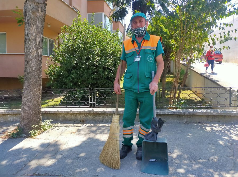 Bursa'da bulduğu 110 bin lirayı polise teslim eden işçinin borcunu, sanatçılar ödeyecek