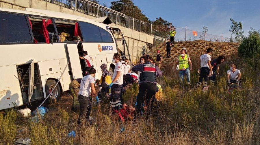 Yolcu otobüsü kaza yaptı! Ölü ve yaralılar var