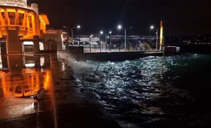 İstanbul'da bazı vapur seferlerine lodos engeli